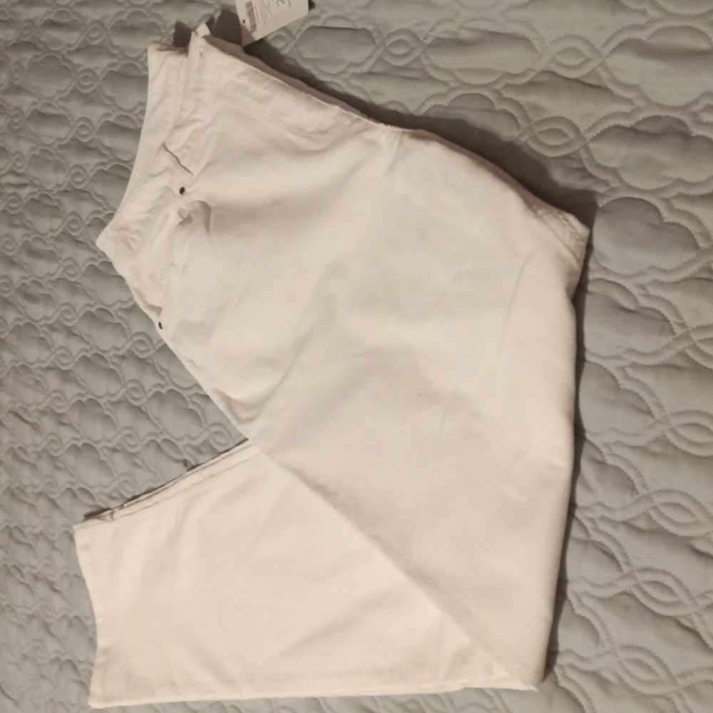 Chicos Ultimate Fit Slim Leg Off White Corduroy Pants Size 2